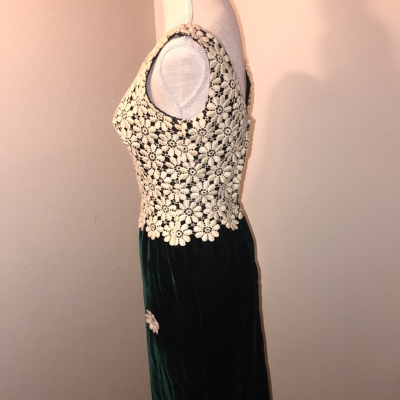 1970s Green Velvet/Creme Embroidery Overlay Mini Dress sz Small - Picture 4 of 9